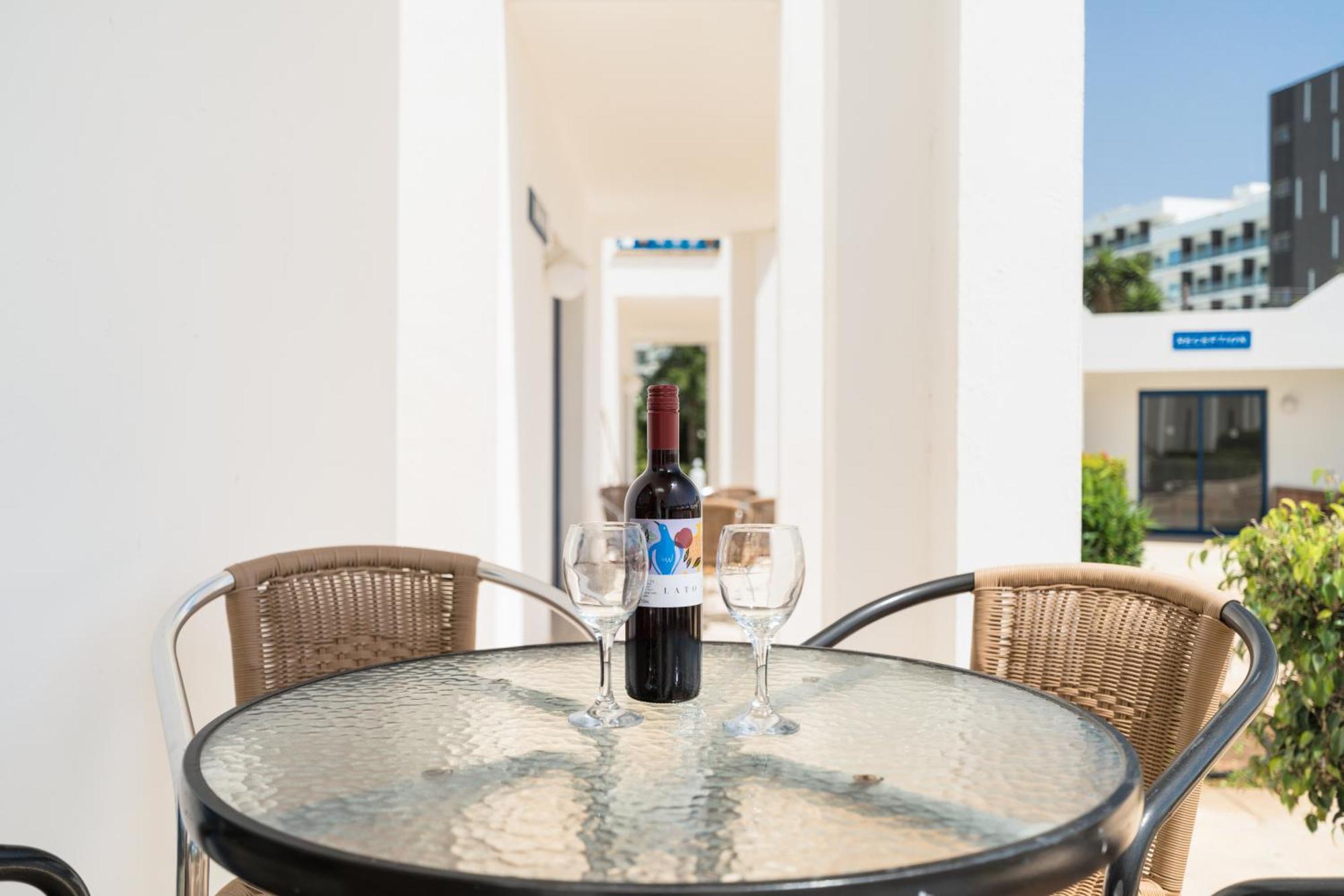 Kritamo Beach Hotel Apartments Айя Напа Екстериор снимка