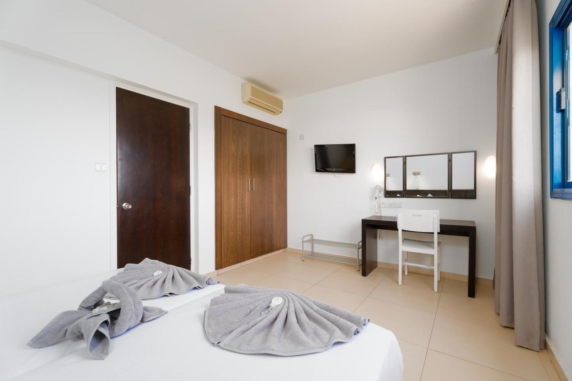 Kritamo Beach Hotel Apartments Айя Напа Екстериор снимка