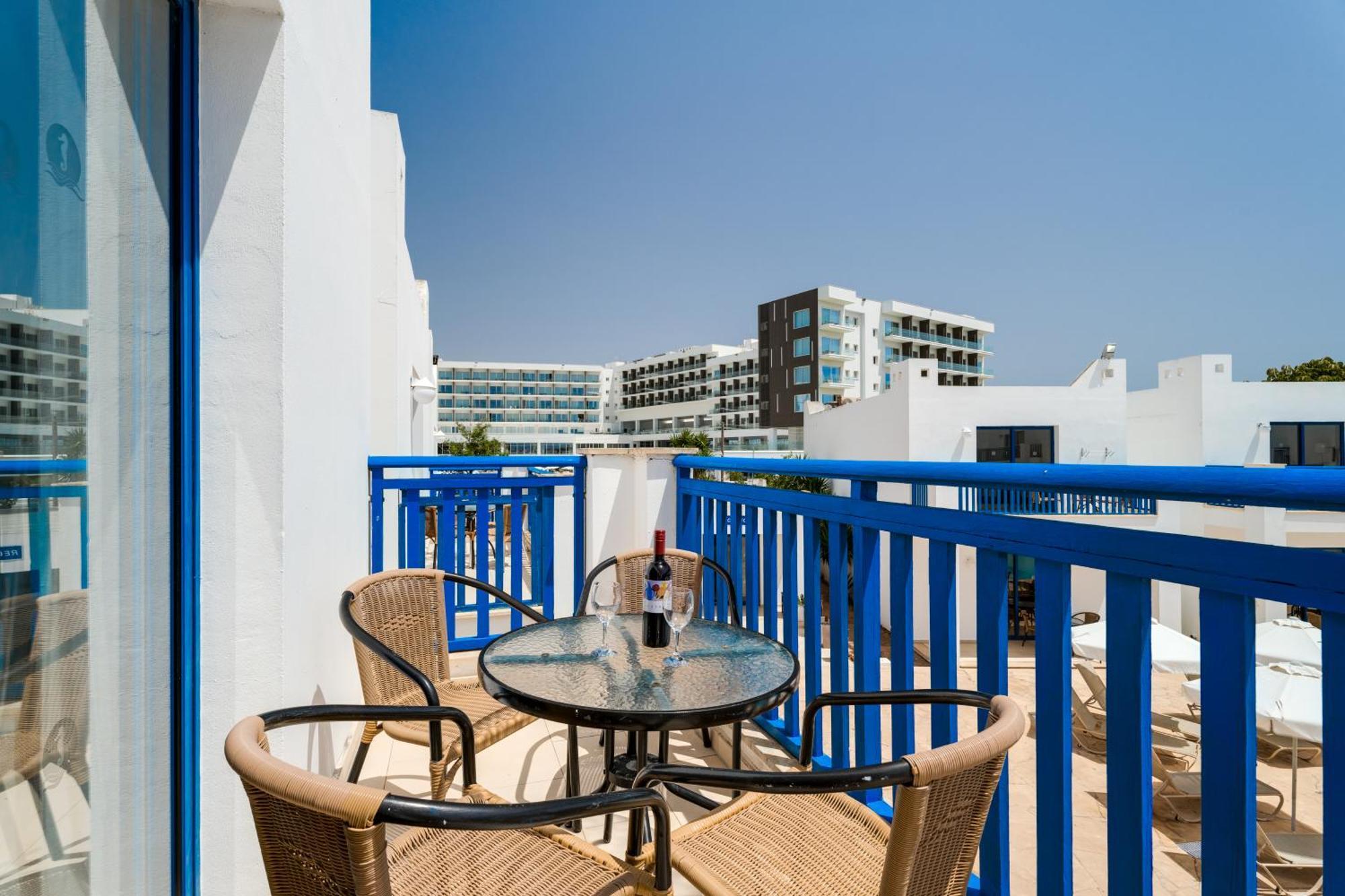 Kritamo Beach Hotel Apartments Айя Напа Екстериор снимка