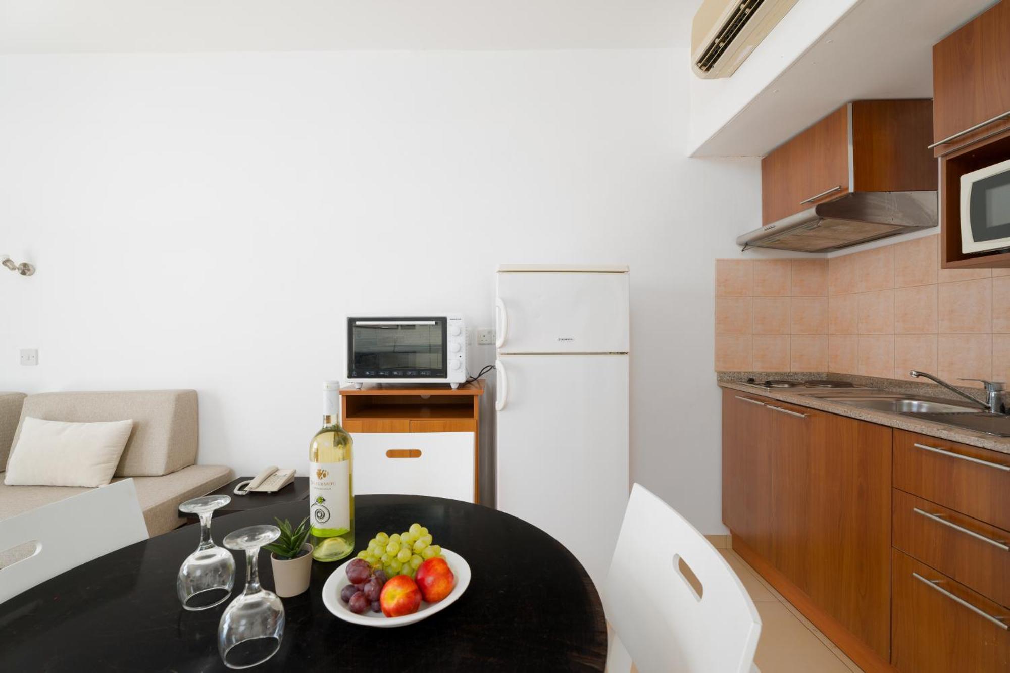 Kritamo Beach Hotel Apartments Айя Напа Екстериор снимка
